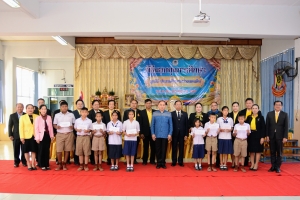 พิธีมอบทุนการศึกษา มูลนิธิประถมศึกษาสว่างแดนดิน