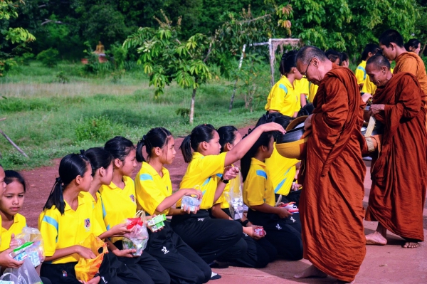 ทำบุญวันเข้าพรรษา 2560